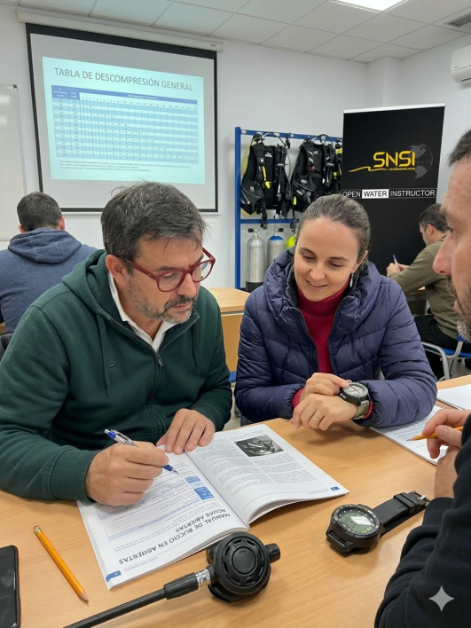 OPEN WATER INSTRUCTOR Tu hobby... tu profesión!